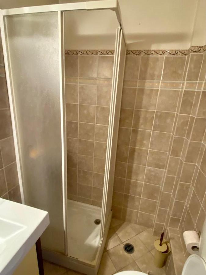Apartament Dora'S Nest 5' Min From The Airport. Spáta Zewnętrze zdjęcie